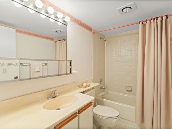 190 SE 5th Ave 202, Dania Beach FL 33004