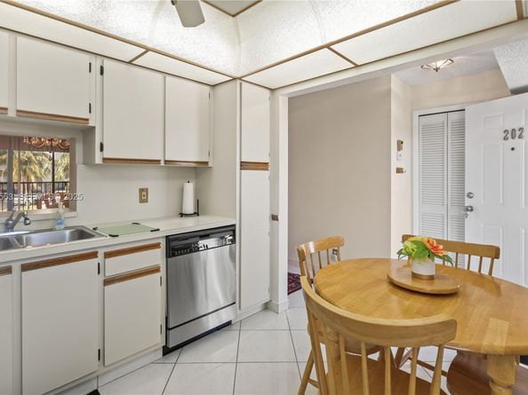 190 SE 5th Ave 202, Dania Beach FL 33004