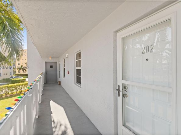 190 SE 5th Ave 202, Dania Beach FL 33004