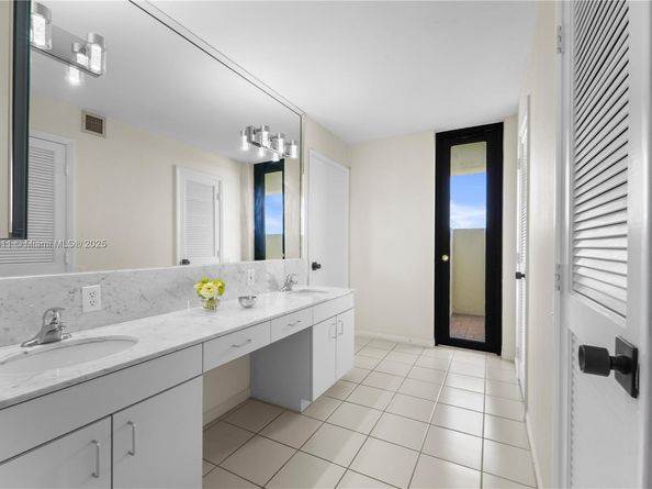 2575 S Bayshore Dr 10B, Miami FL 33133