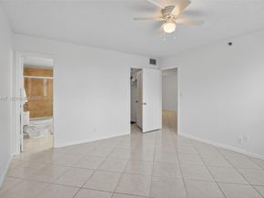 3300 W Rolling Hills Cir 302, Davie FL 33328