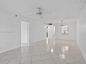 3300 W Rolling Hills Cir 302, Davie FL 33328