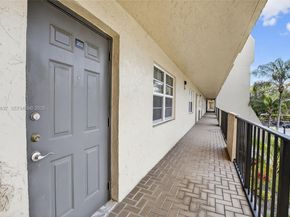 3300 W Rolling Hills Cir 302, Davie FL 33328