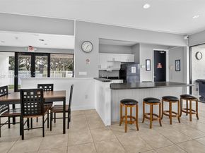 3300 W Rolling Hills Cir 302, Davie FL 33328