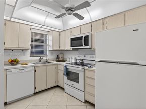 3300 W Rolling Hills Cir 302, Davie FL 33328