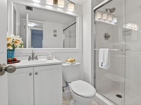 3300 W Rolling Hills Cir 302, Davie FL 33328