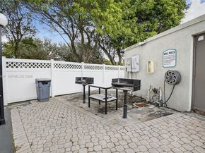 3300 W Rolling Hills Cir 302, Davie FL 33328