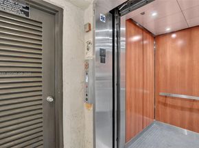 3300 W Rolling Hills Cir 302, Davie FL 33328