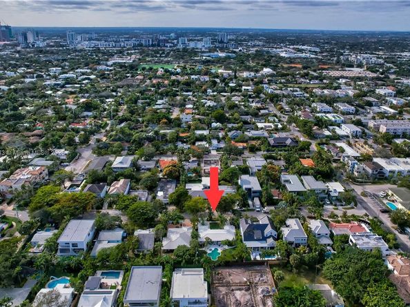 726 NE 17th Way, Fort Lauderdale FL 33304