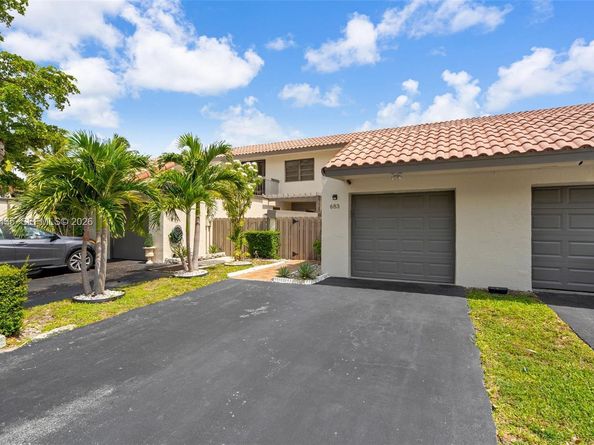 683 NE 206th Ter, Miami FL 33179