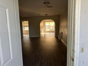 518 Crescent Dr, Lake Park FL 33403