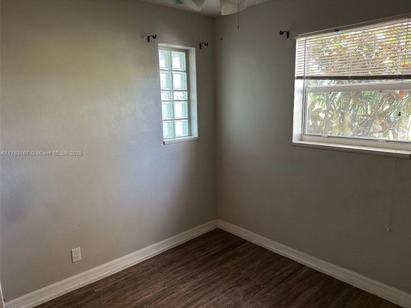 518 Crescent Dr, Lake Park FL 33403