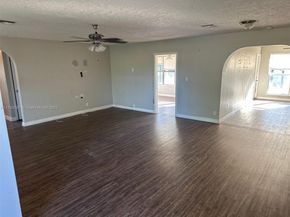 518 Crescent Dr, Lake Park FL 33403