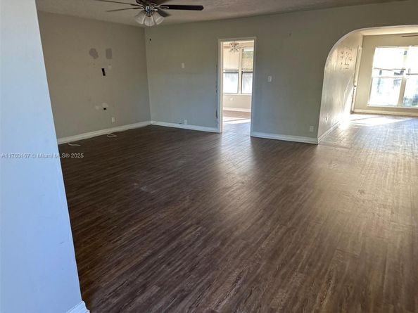 518 Crescent Dr, Lake Park FL 33403