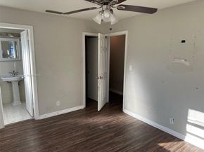 518 Crescent Dr, Lake Park FL 33403