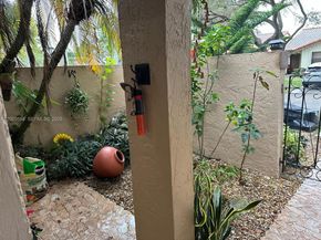 6633 NW 178th Ter, Hialeah FL 33015