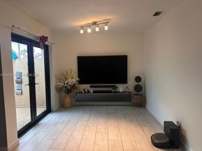 6633 NW 178th Ter, Hialeah FL 33015