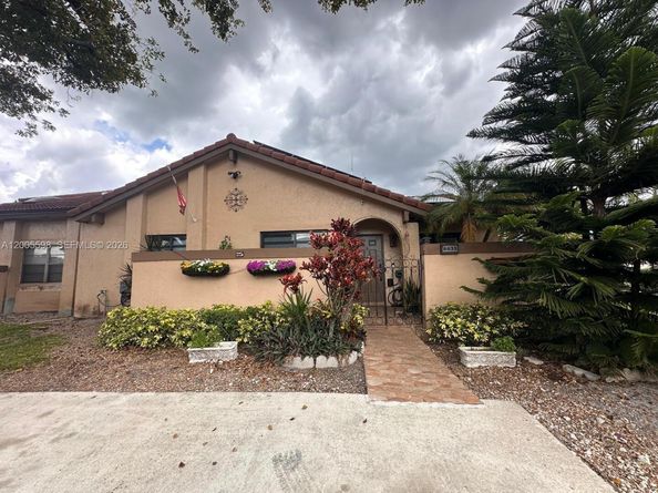 6633 NW 178th Ter, Hialeah FL 33015