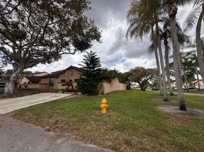6633 NW 178th Ter, Hialeah FL 33015