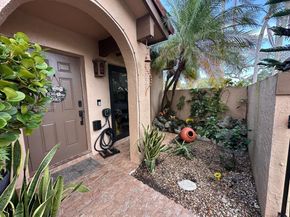6633 NW 178th Ter, Hialeah FL 33015