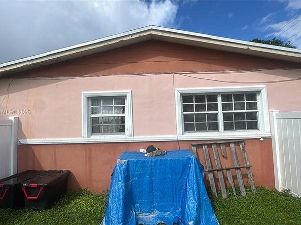 901 NW 199th St, Miami Gardens FL 33169