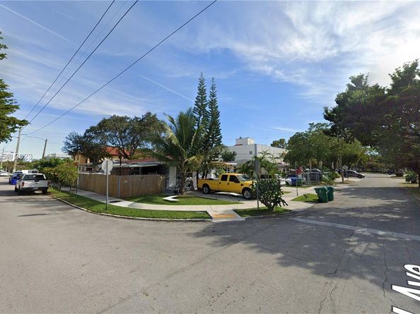701 & 703 SW 33rd Ave, Miami FL 33135