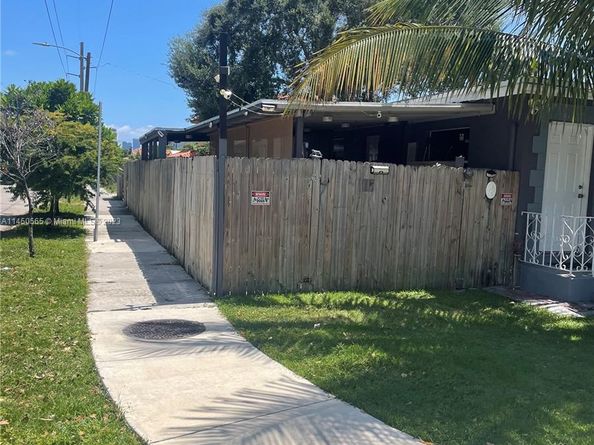 701 & 703 SW 33rd Ave, Miami FL 33135
