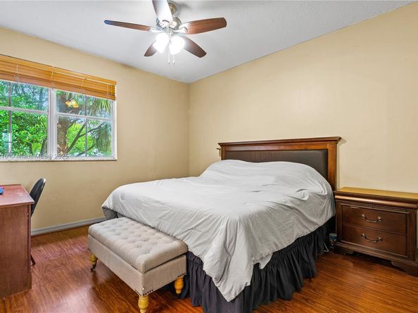 604 SW 107th Ave 706, Pembroke Pines FL 33025