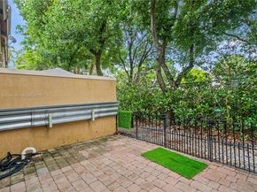 604 SW 107th Ave 706, Pembroke Pines FL 33025