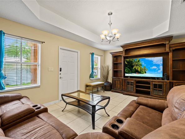 604 SW 107th Ave 706, Pembroke Pines FL 33025