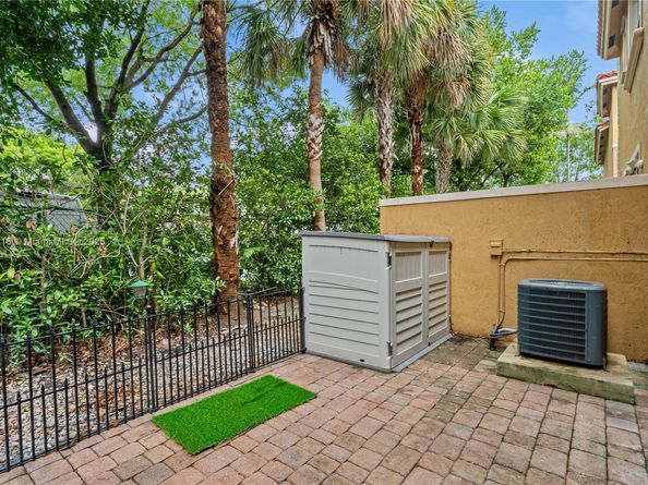 604 SW 107th Ave 706, Pembroke Pines FL 33025