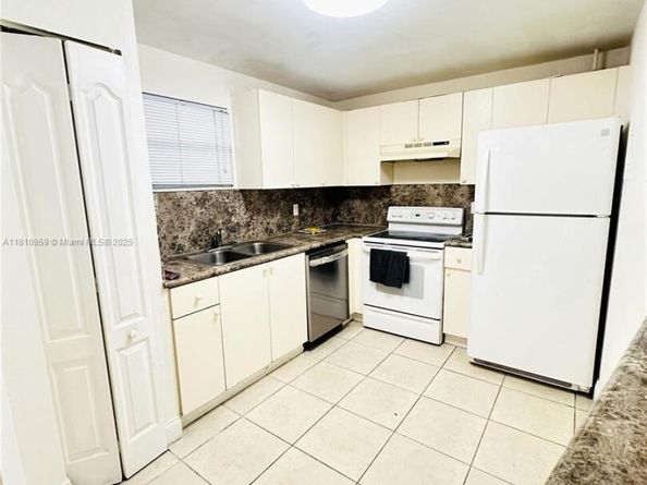 4205 N University Dr 308, Sunrise FL 33351