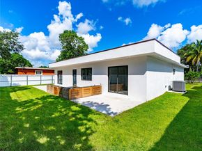 550 NW 143rd St, North Miami FL 33168