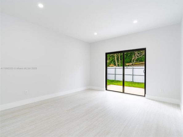 550 NW 143rd St, North Miami FL 33168