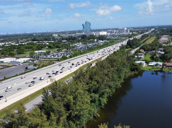 5221 Orange Dr, Davie FL 33314