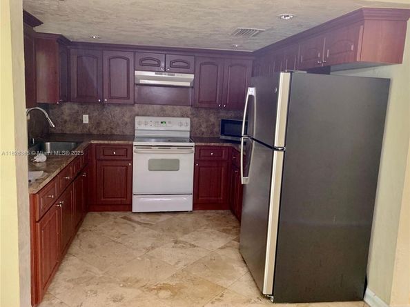 5221 Orange Dr, Davie FL 33314