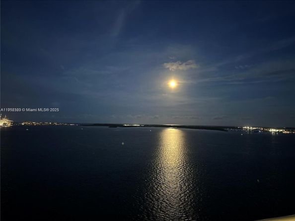 520 Brickell Key Dr A1615, Miami FL 33131