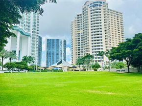 520 Brickell Key Dr A1615, Miami FL 33131