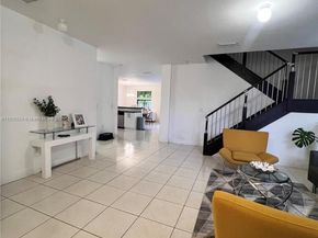 9866 NW 10th St, Miami FL 33172