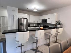 9866 NW 10th St, Miami FL 33172