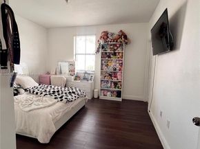 9866 NW 10th St, Miami FL 33172