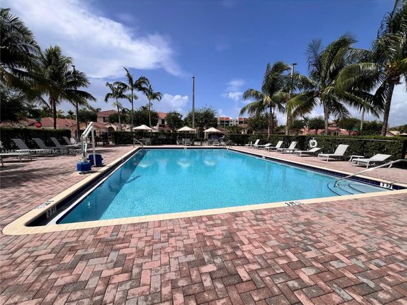 9866 NW 10th St, Miami FL 33172