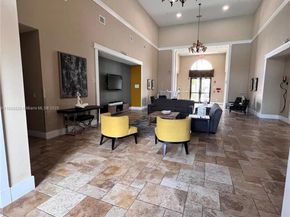9866 NW 10th St, Miami FL 33172