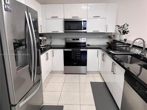 9866 NW 10th St, Miami FL 33172