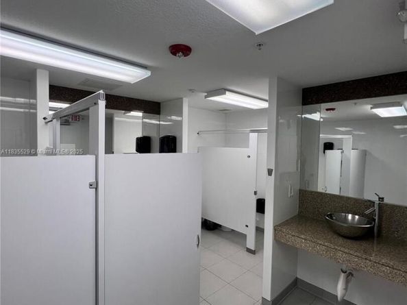 9866 NW 10th St, Miami FL 33172