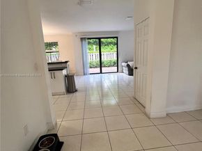 9866 NW 10th St, Miami FL 33172