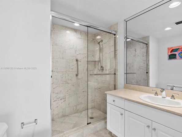 3370 Hidden Bay Dr 3113, Aventura FL 33180
