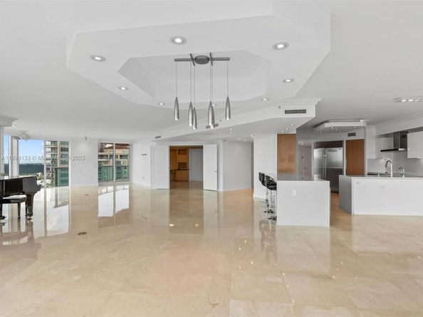3370 Hidden Bay Dr 3113, Aventura FL 33180