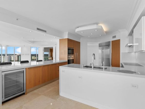 3370 Hidden Bay Dr 3113, Aventura FL 33180