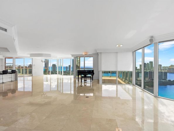 3370 Hidden Bay Dr 3113, Aventura FL 33180